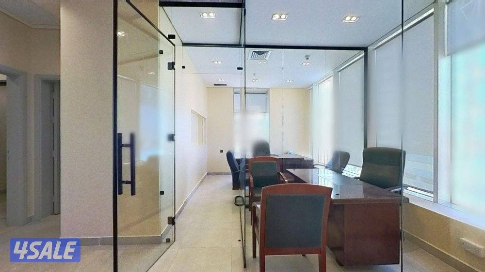 متوفر مكتب تجاري في برج كتير راقي بموقع متميز بالقبله ، المساحه ٦٥ م1