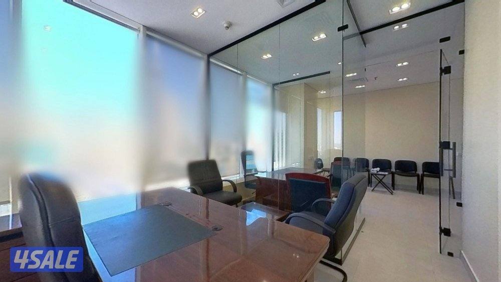 متوفر مكتب تجاري في برج كتير راقي بموقع متميز بالقبله ، المساحه ٦٥ م2