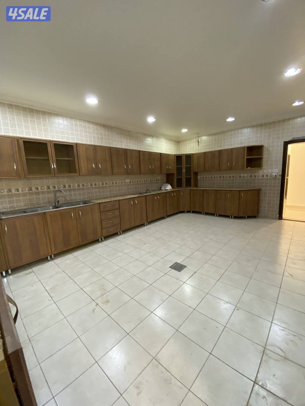 للايجار دور ارضي بجابر الاحمد قطعه ٢ نظييف4