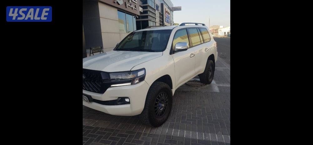 للبيع لاند قير عادي 2009 gx ماشى 3750000km لون ابيض من الداخل رمادي0