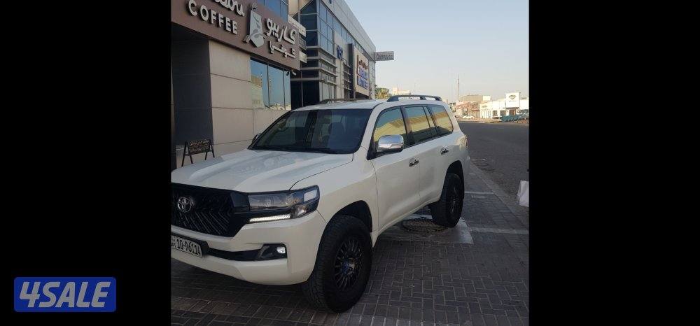 للبيع لاند قير عادي 2009 gx ماشى 3750000km لون ابيض من الداخل رمادي2