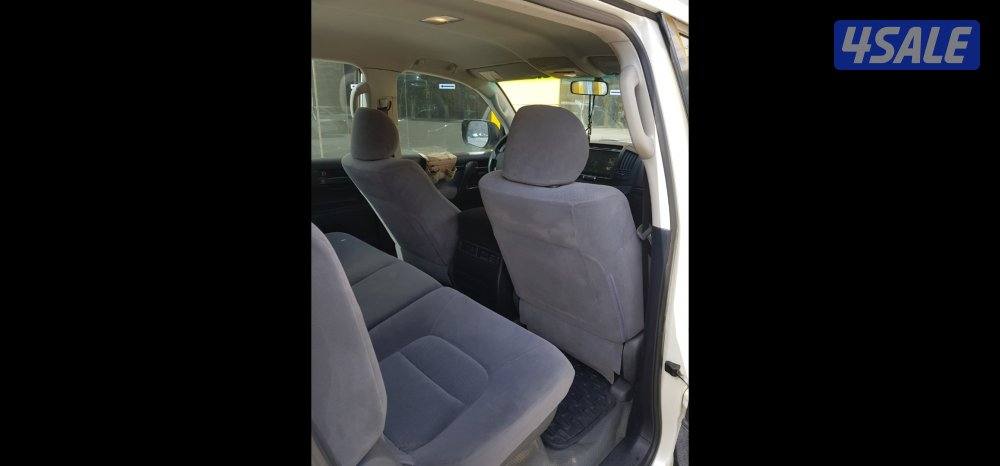 للبيع لاند قير عادي 2009 gx ماشى 3750000km لون ابيض من الداخل رمادي4