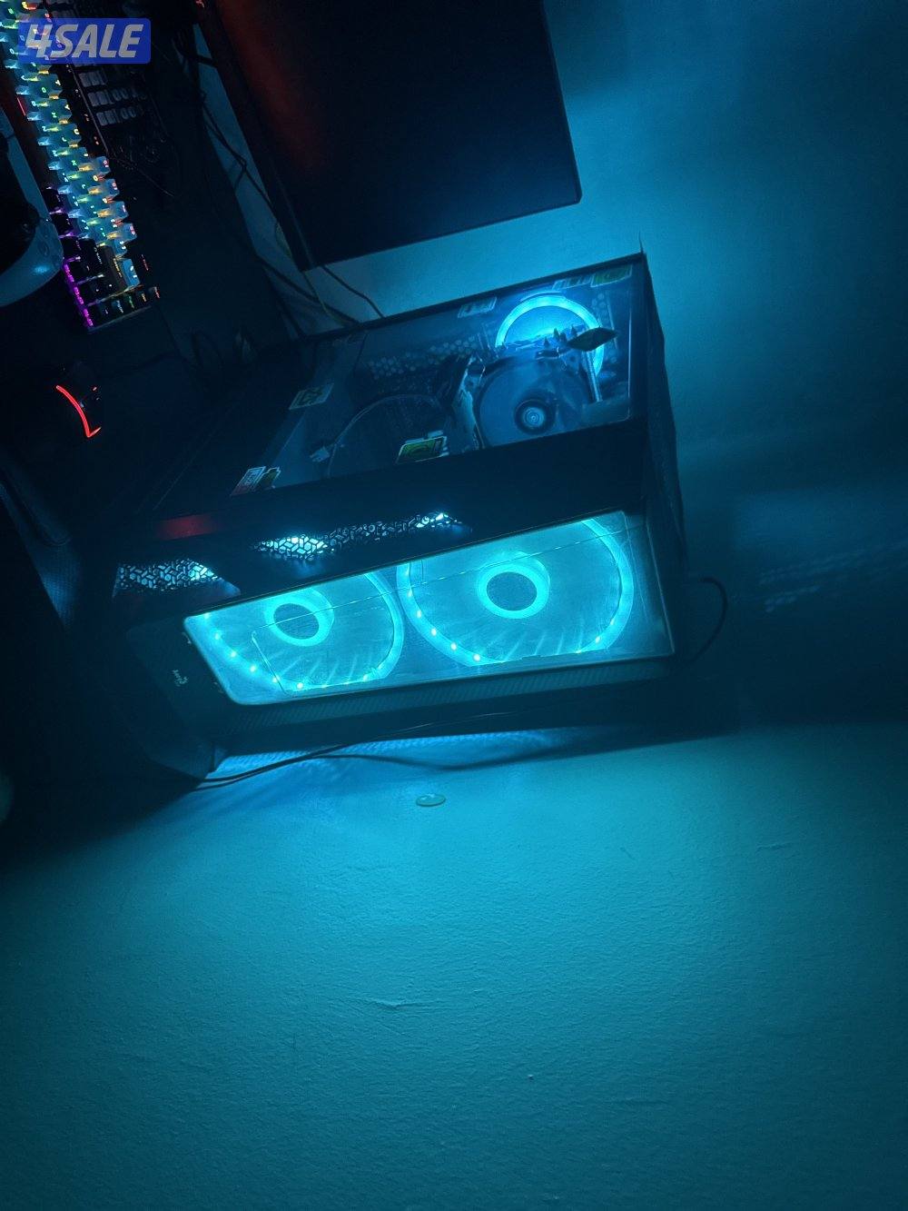 كمبيوتر قيمنق اداء مناسب جداً ويشغل جميع الألعاب1