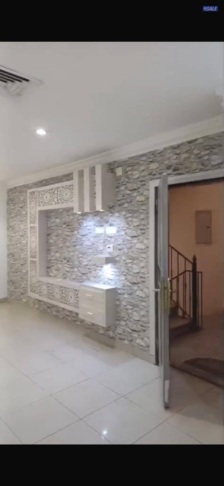 🌹شقه المالك غير ساكن للايجار ٣ غرف و٢ حمام وصاله مقابل مدرسه 🌹0