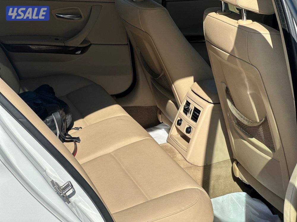 للبيع BMW 323i ماشي ٣٠ الف كيلو وارد الوكالة الغانم5