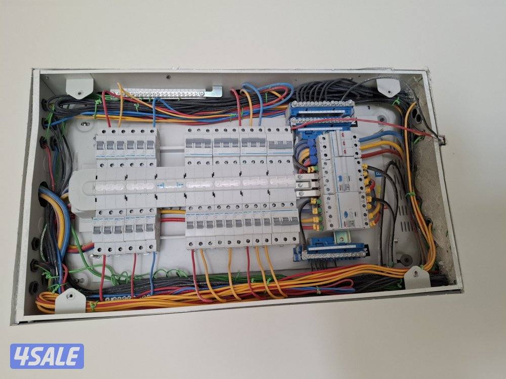 فنى كهربائي باكستاني جميع أعمال الكهرباء.1
