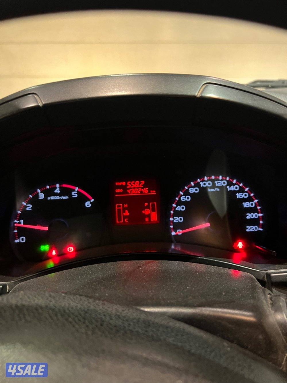 سيزو ثلاجه بحاله ممتازه موديل 2016 مكيفات ممتازه بالكامل تواير جدد4