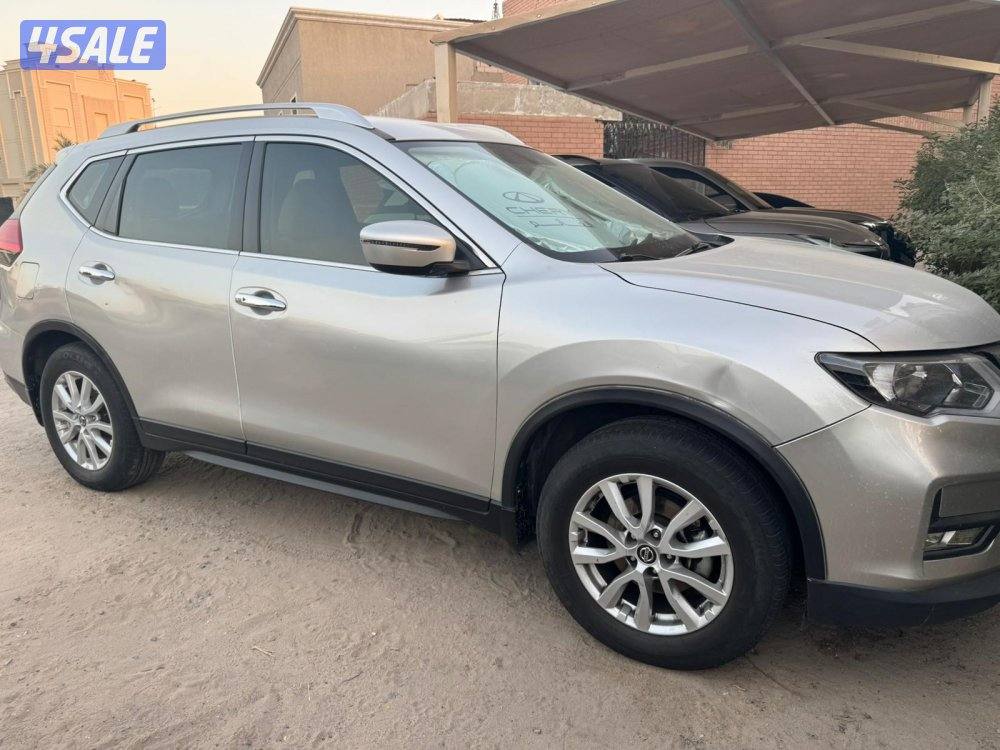 نيسان اكس تريل ٢٠١٩ 4WD ماشي ٩٢ ألف شرط الفحص3