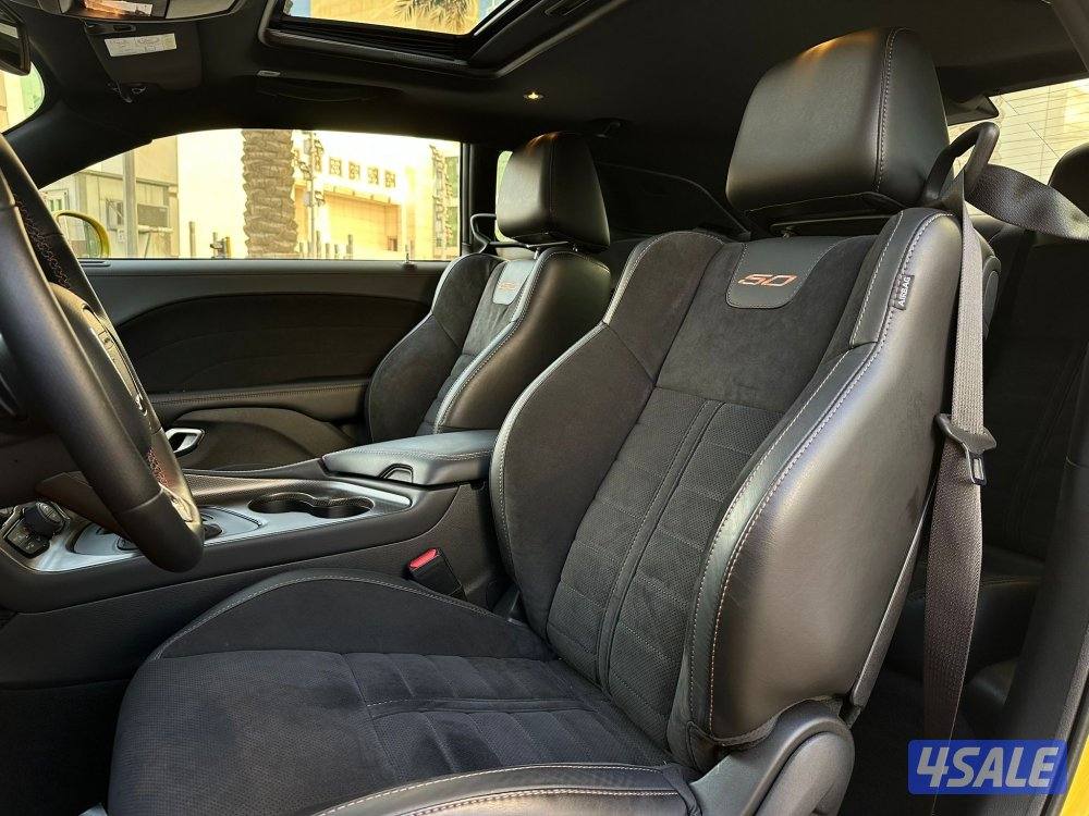 شالنجرHEMI V8 (اصدار ال50عام ليميتيد) موديل2020 (اصفار) وارد الملا10