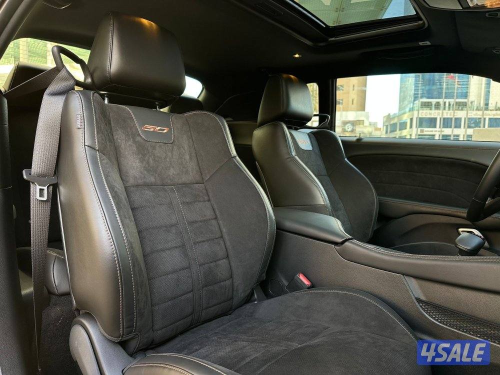 شالنجرHEMI V8 (اصدار ال50عام ليميتيد) موديل2020 (اصفار) وارد الملا11