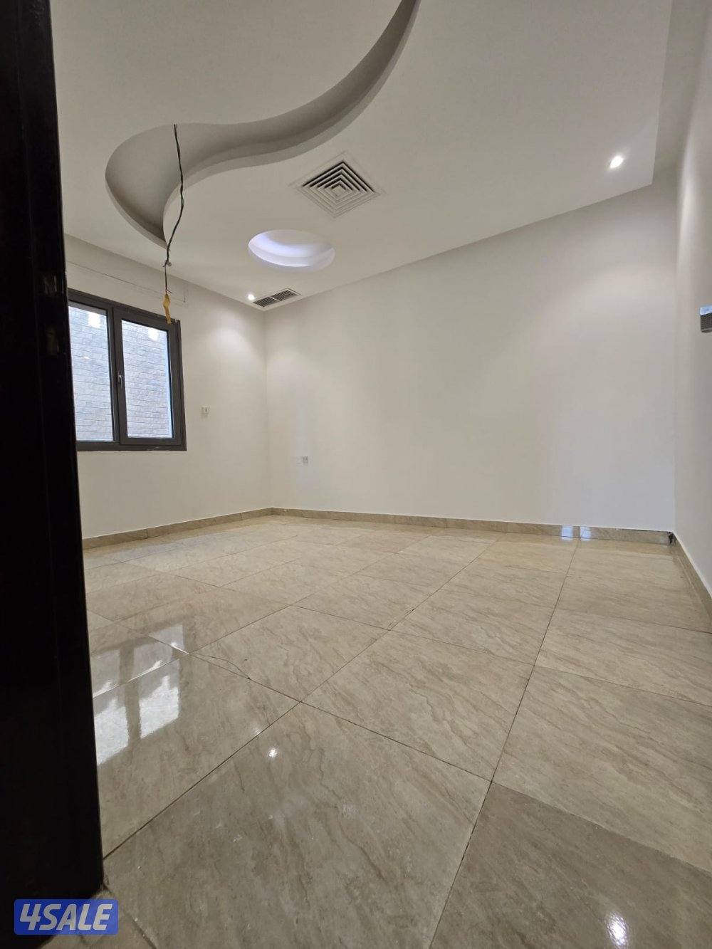 للإيجار شقة في شمال غرب صليبيخات ق ١0