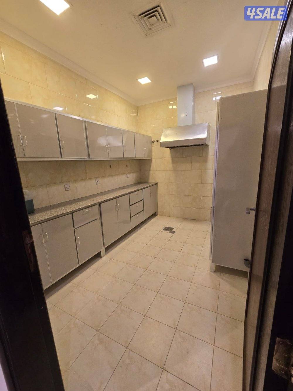 للإيجار شقة في شمال غرب صليبيخات ق ١3