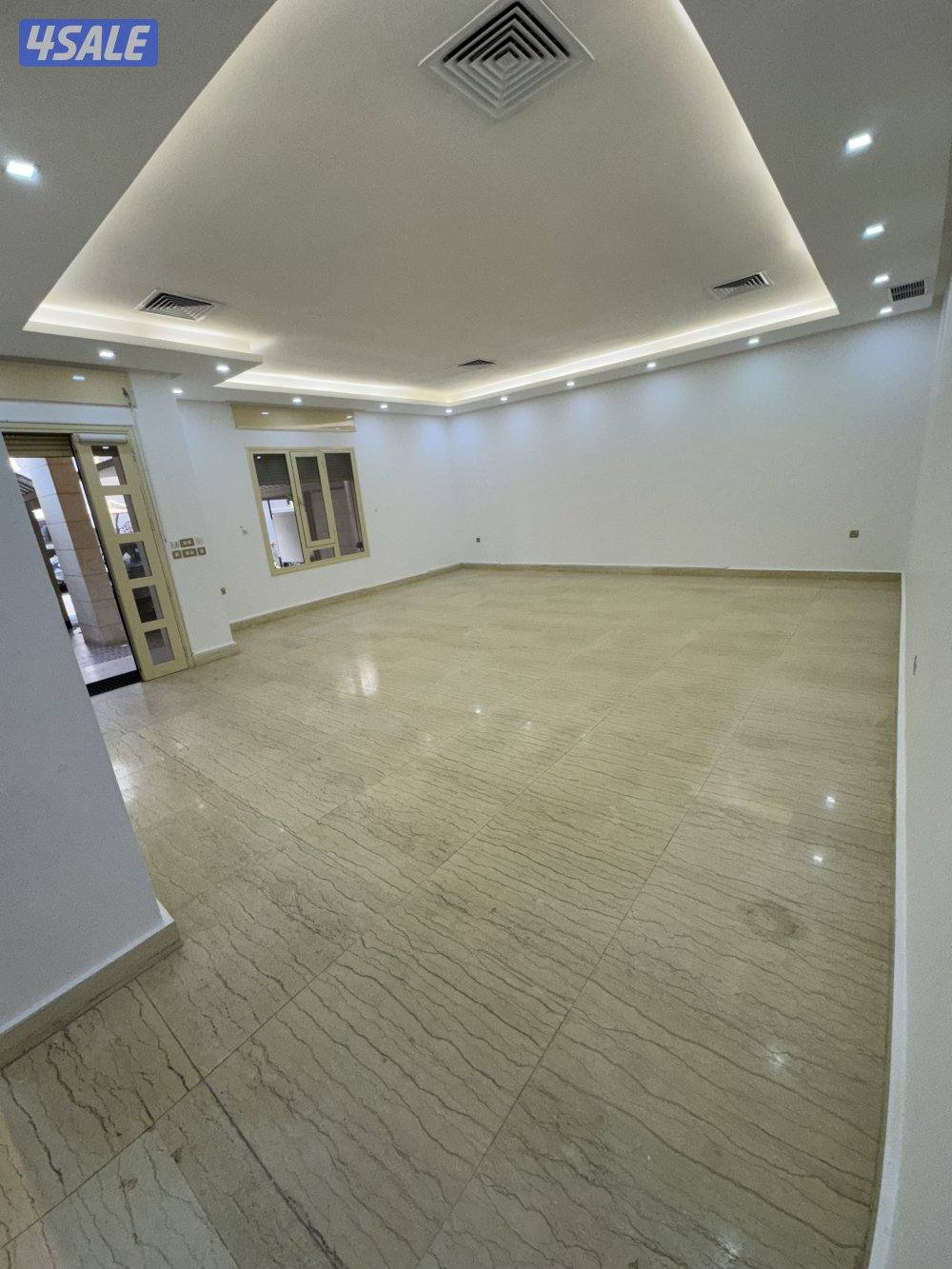 للايجار دور ارضي بفنيطيس0