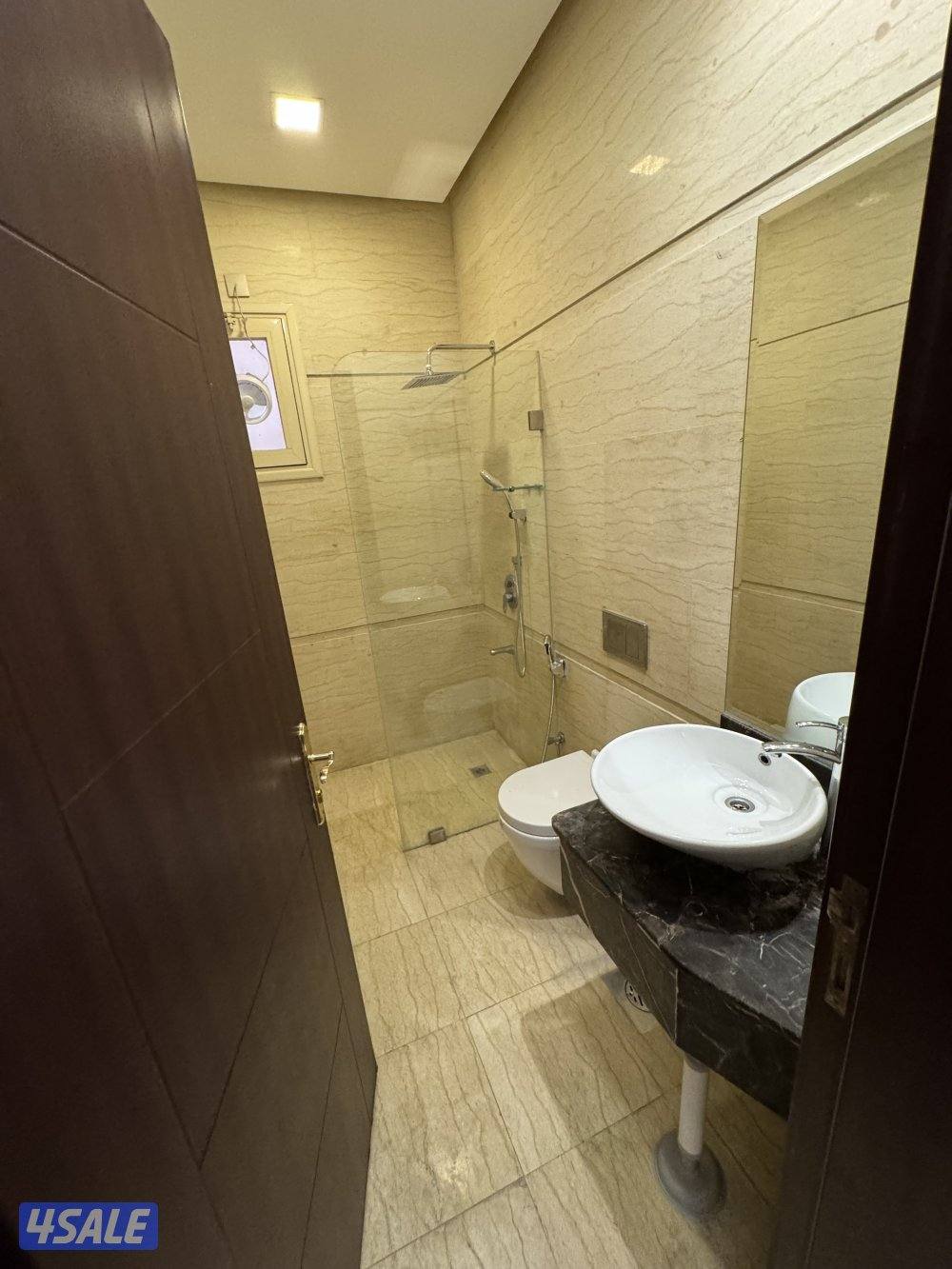 للايجار دور ارضي بفنيطيس9