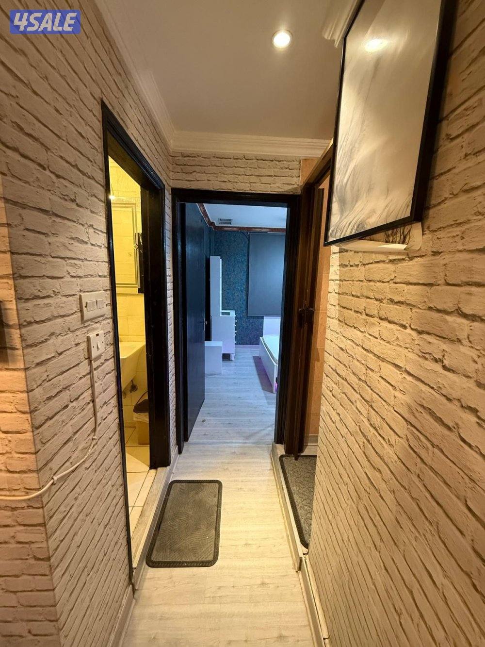 يوجدلدينا شقق كويتين فقط فاضي وخلو غرفه صاله حمام مطبخ باركن أستلام فو3