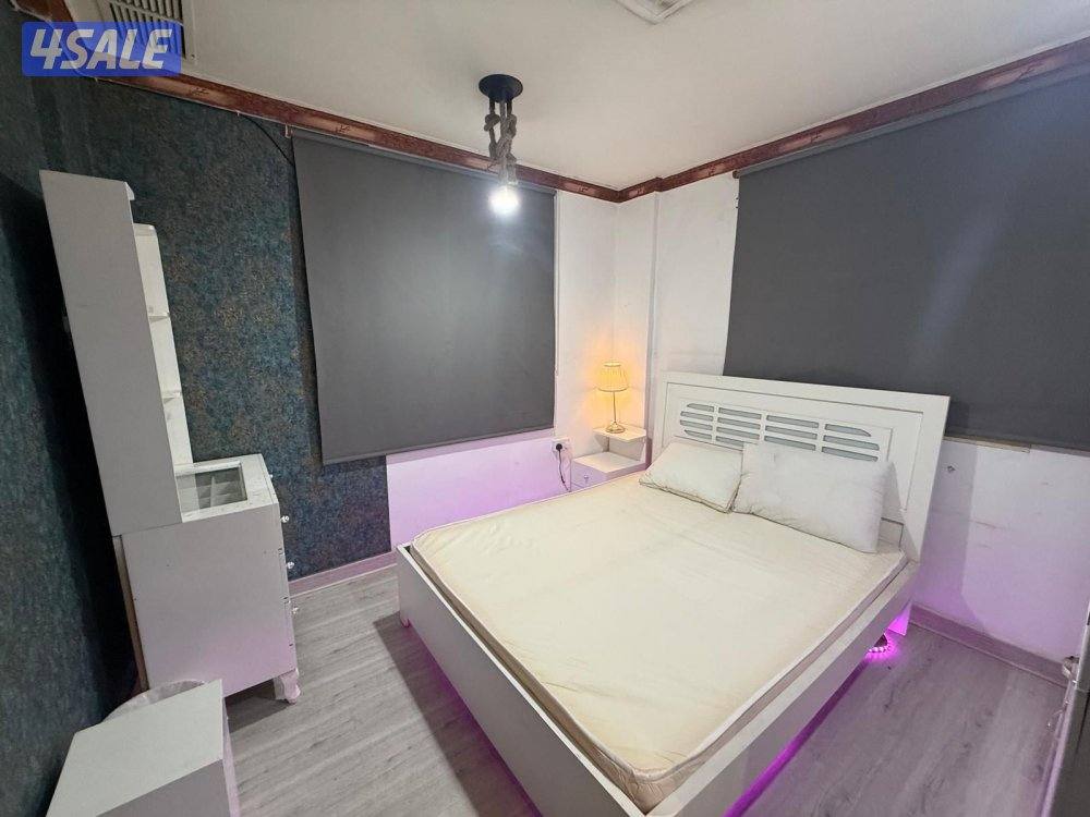 يوجدلدينا شقق كويتين فقط فاضي وخلو غرفه صاله حمام مطبخ باركن أستلام فو4