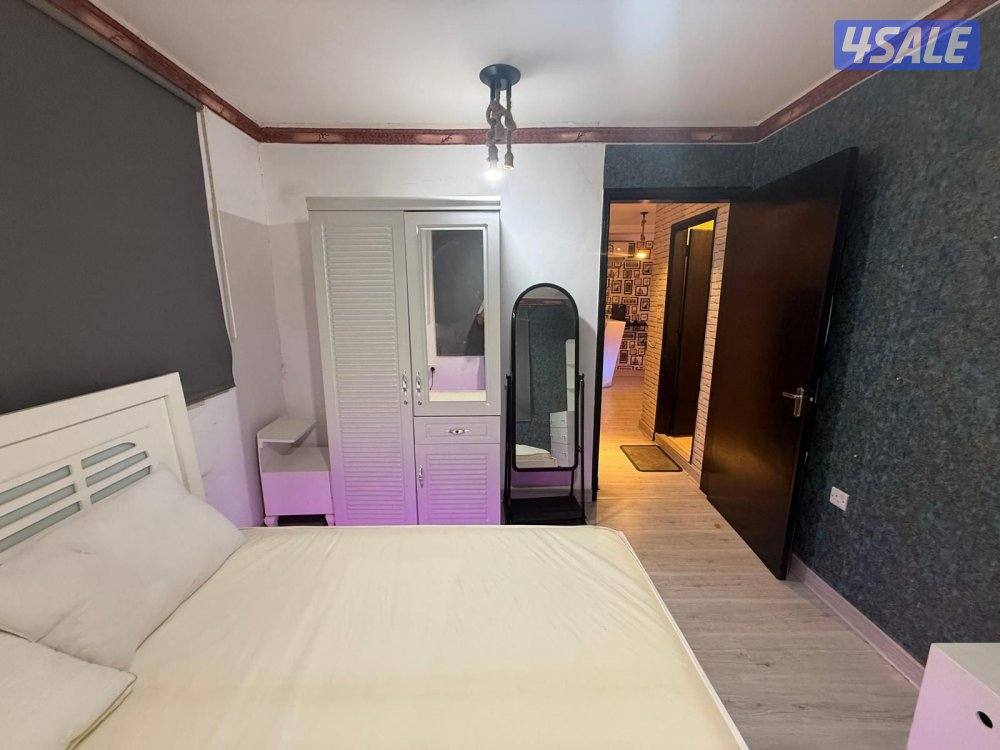 يوجدلدينا شقق كويتين فقط فاضي وخلو غرفه صاله حمام مطبخ باركن أستلام فو5