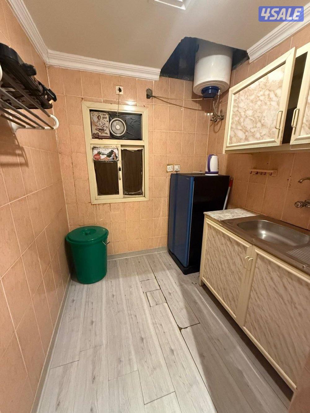 يوجدلدينا شقق كويتين فقط فاضي وخلو غرفه صاله حمام مطبخ باركن أستلام فو7