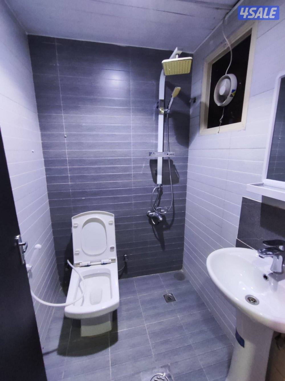 يوجدلدينا شقق كويتين فقط فاضي وخلو غرفه صاله حمام مطبخ باركن أستلام فو8