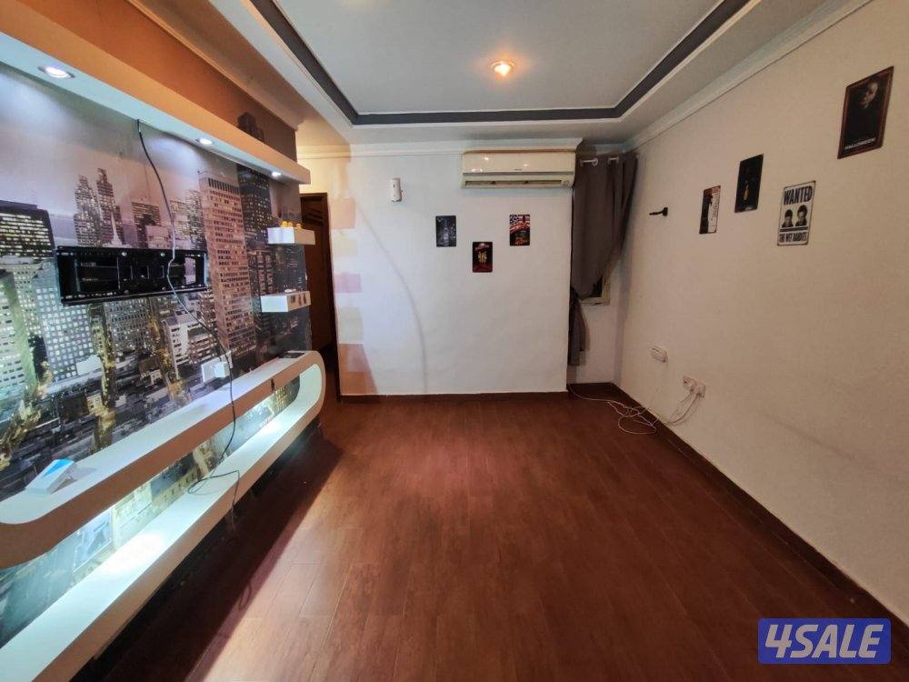 يوجدلدينا شقق كويتين فقط فاضي وخلو غرفه صاله حمام مطبخ باركن أستلام فو10