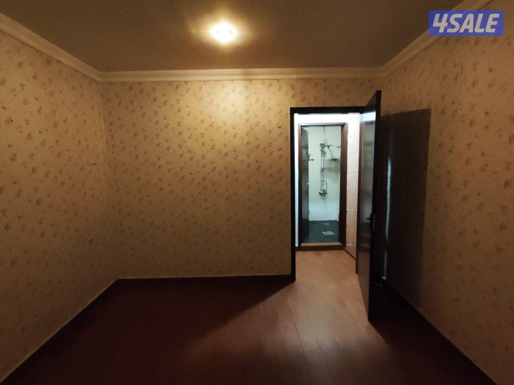 يوجدلدينا شقق كويتين فقط فاضي وخلو غرفه صاله حمام مطبخ باركن أستلام فو12