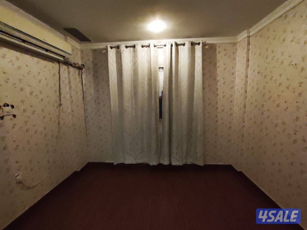 يوجدلدينا شقق كويتين فقط فاضي وخلو غرفه صاله حمام مطبخ باركن أستلام فو13