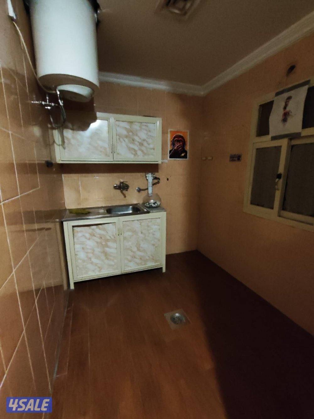 يوجدلدينا شقق كويتين فقط فاضي وخلو غرفه صاله حمام مطبخ باركن أستلام فو15