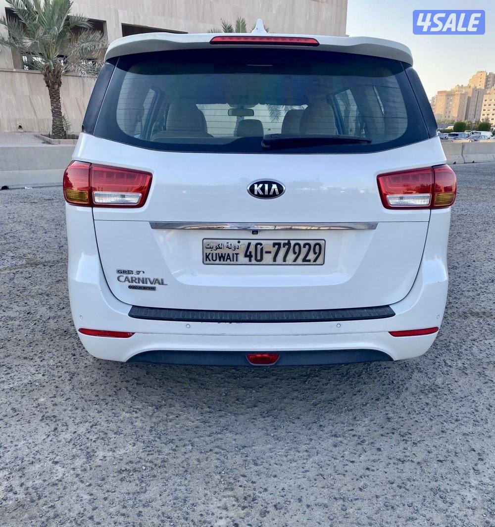 للبيع كيا كرنفال ٢٠١٧ ماشي١٩٠ كم شرط الفحص جير مكينه شاصي2