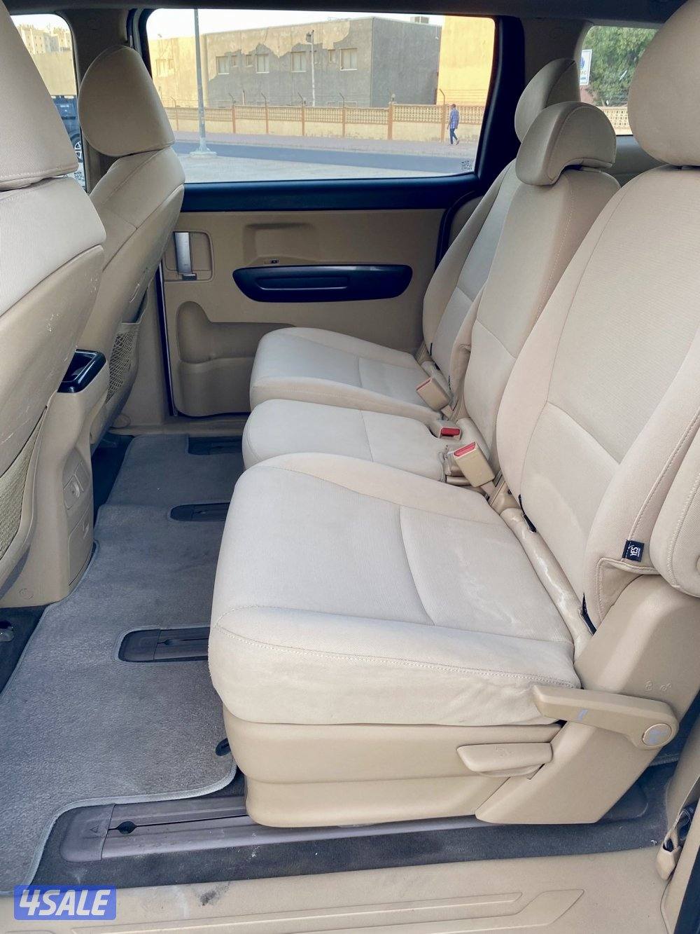 للبيع كيا كرنفال ٢٠١٧ ماشي١٩٠ كم شرط الفحص جير مكينه شاصي3