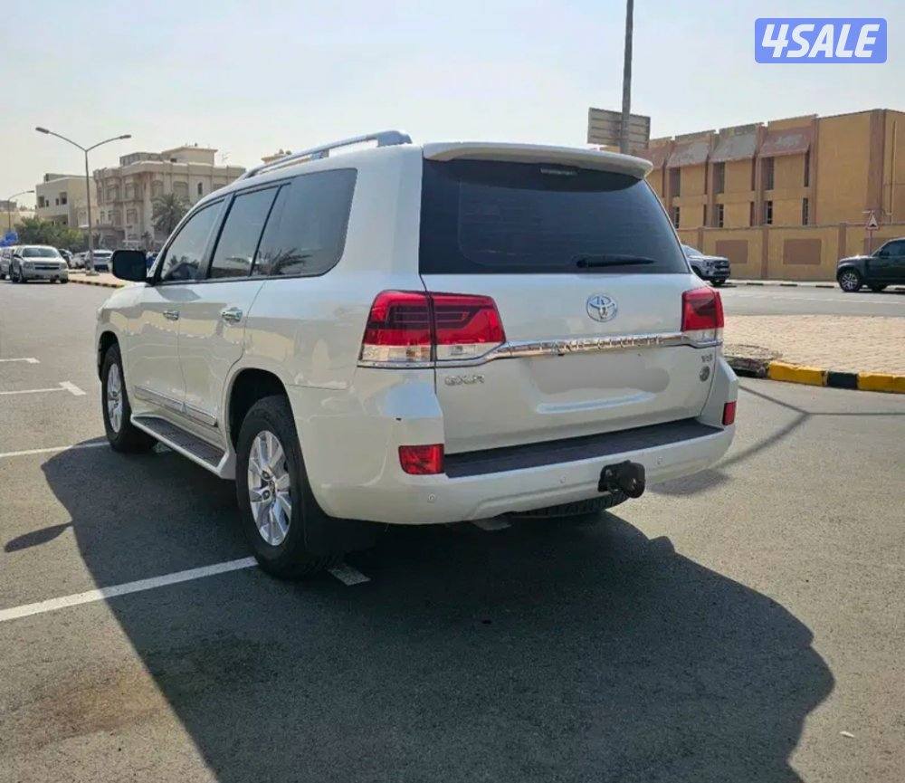 تويوتا لاند كروزر 2017  بحالة فوق الممتازة3