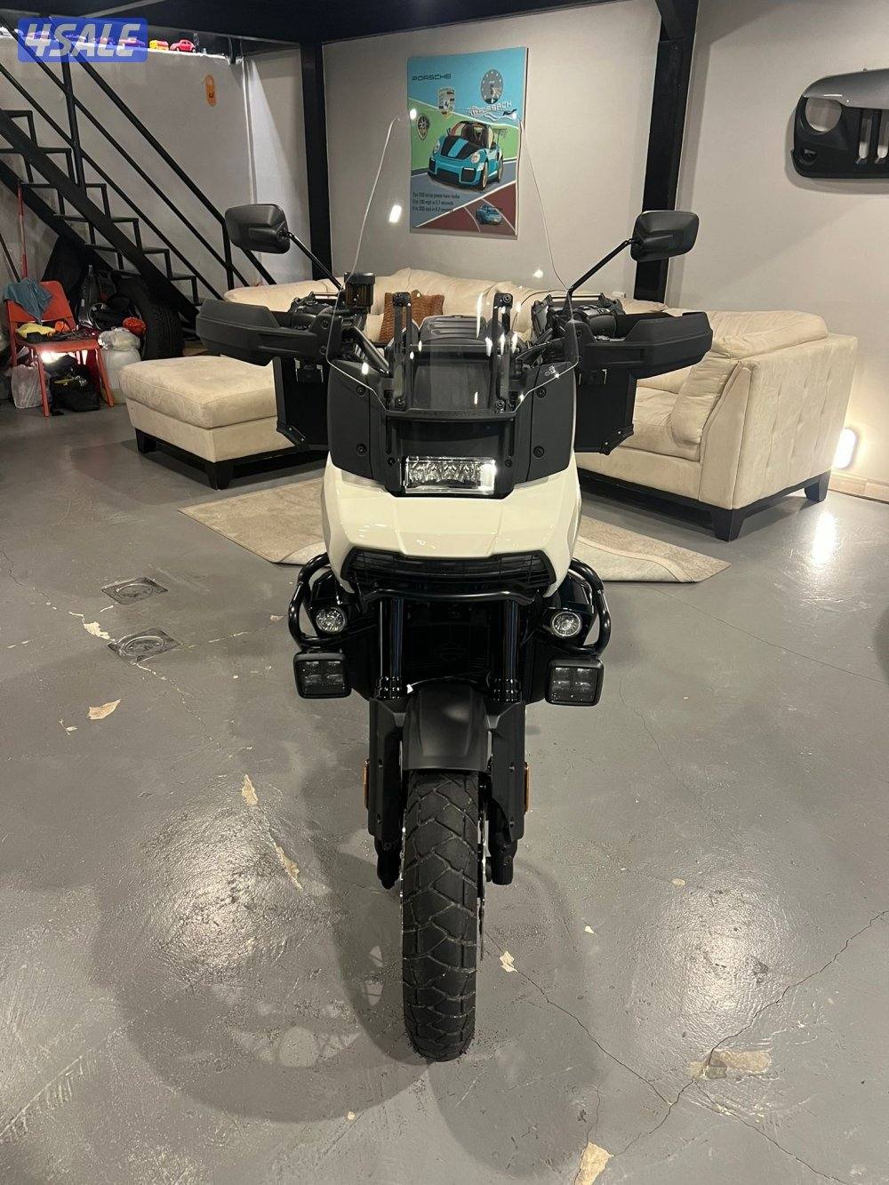 للبيع هارلي ديفيدسون بان اميركا 1250 موديل 2024 عداد 900 كم3