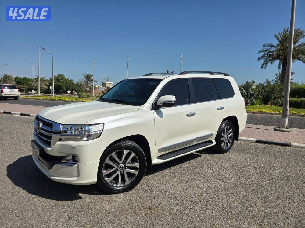 لاندكروز 2016 vxr  وارد قطر فل اوبشن لايوجد اصباغ  نظيف جداا2