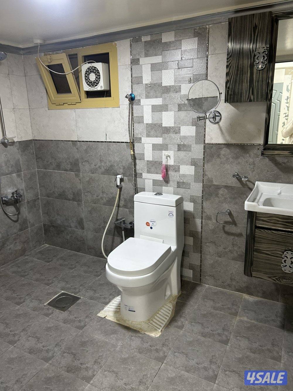 2غرفه+2حمام+صاله +غرفه صغيره مطبخ كبير مجهز بالكامل شتر 2مواقف سياره0