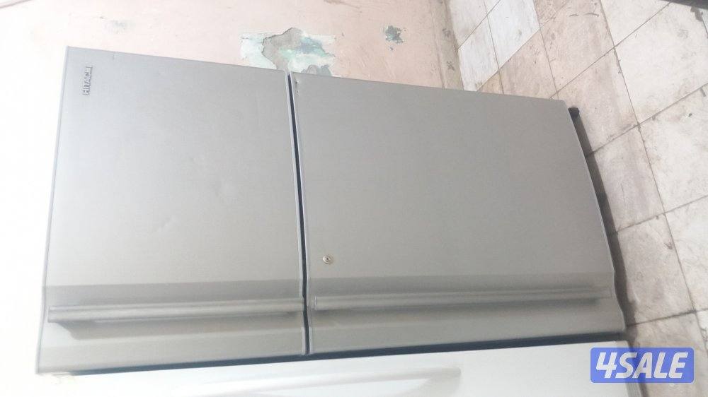 نبيه على الثلاجه هيتاشي 22 قدم بحاله ممتازه مع التوصيل والكفاله1