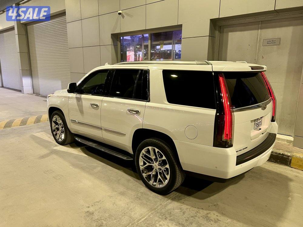 2018 ESCALADE1