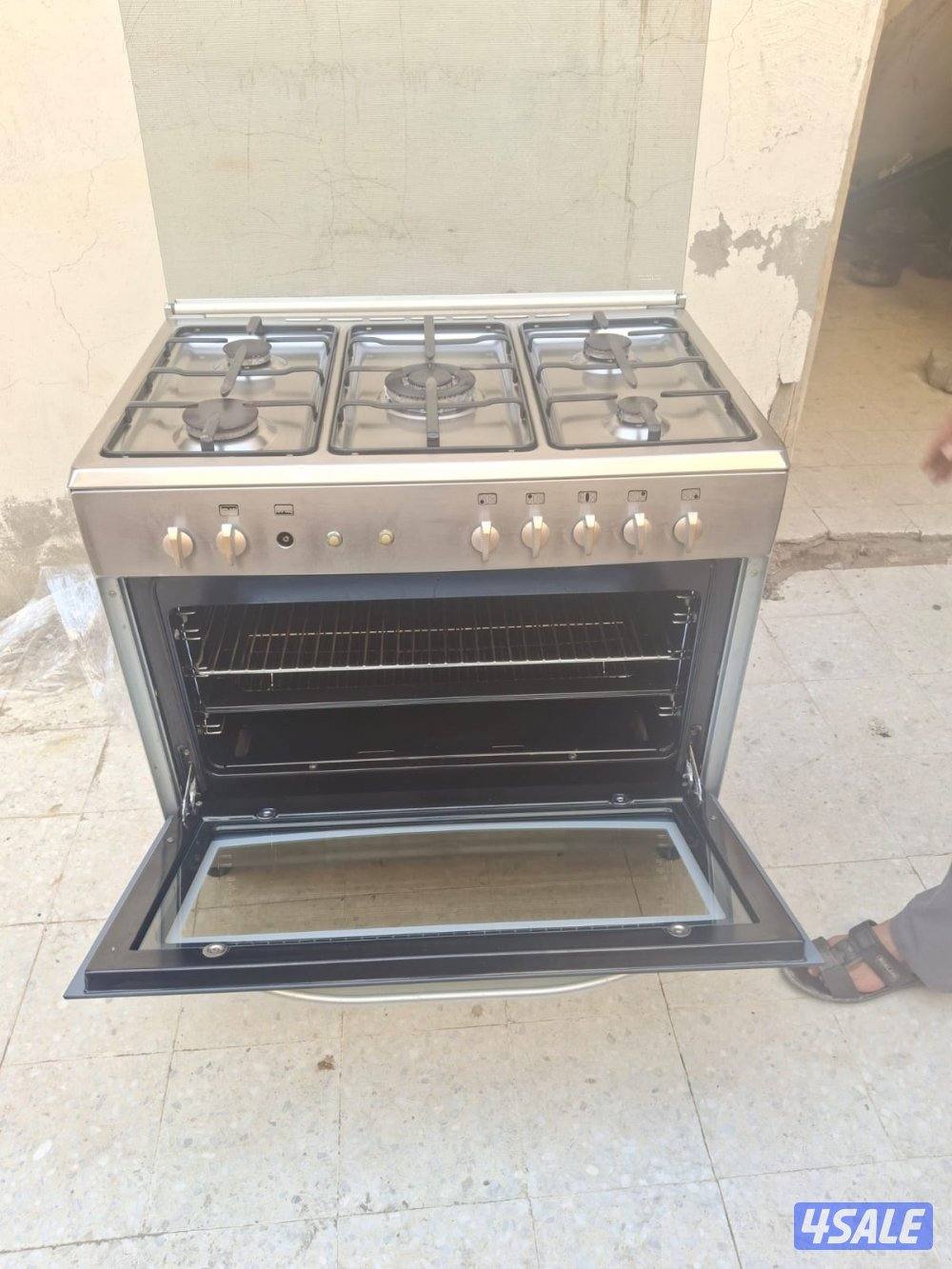 للبيع طباخ لجرمن ايطالي بحاله ممتازه مع توصيل الكفالي مقاس 90 60 اشعال0