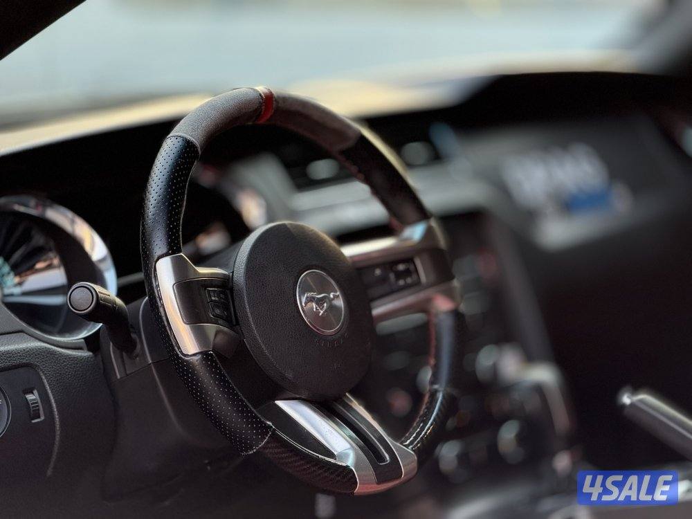 موستنج  2013 V64