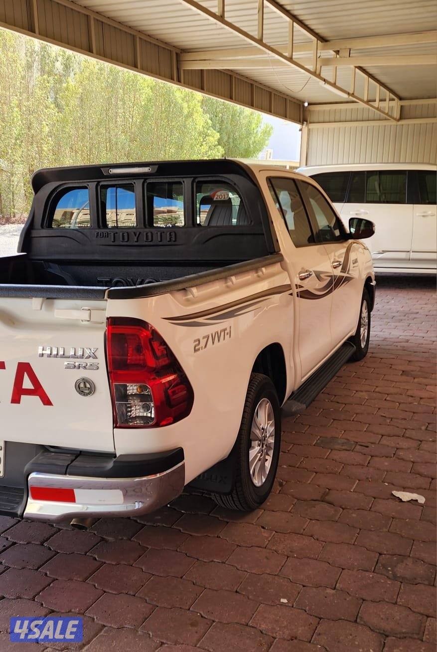 هايلكس موديل 2017 بحالة ممتازة شرط الفحص كامل جير ماكينة شاصى بدى4