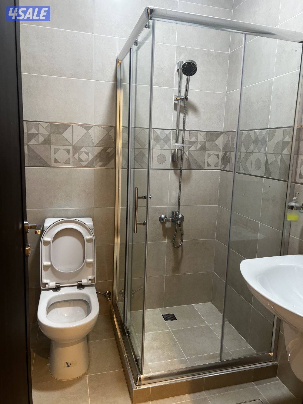 للإيجار دور ارضي كامل بالزهراء9