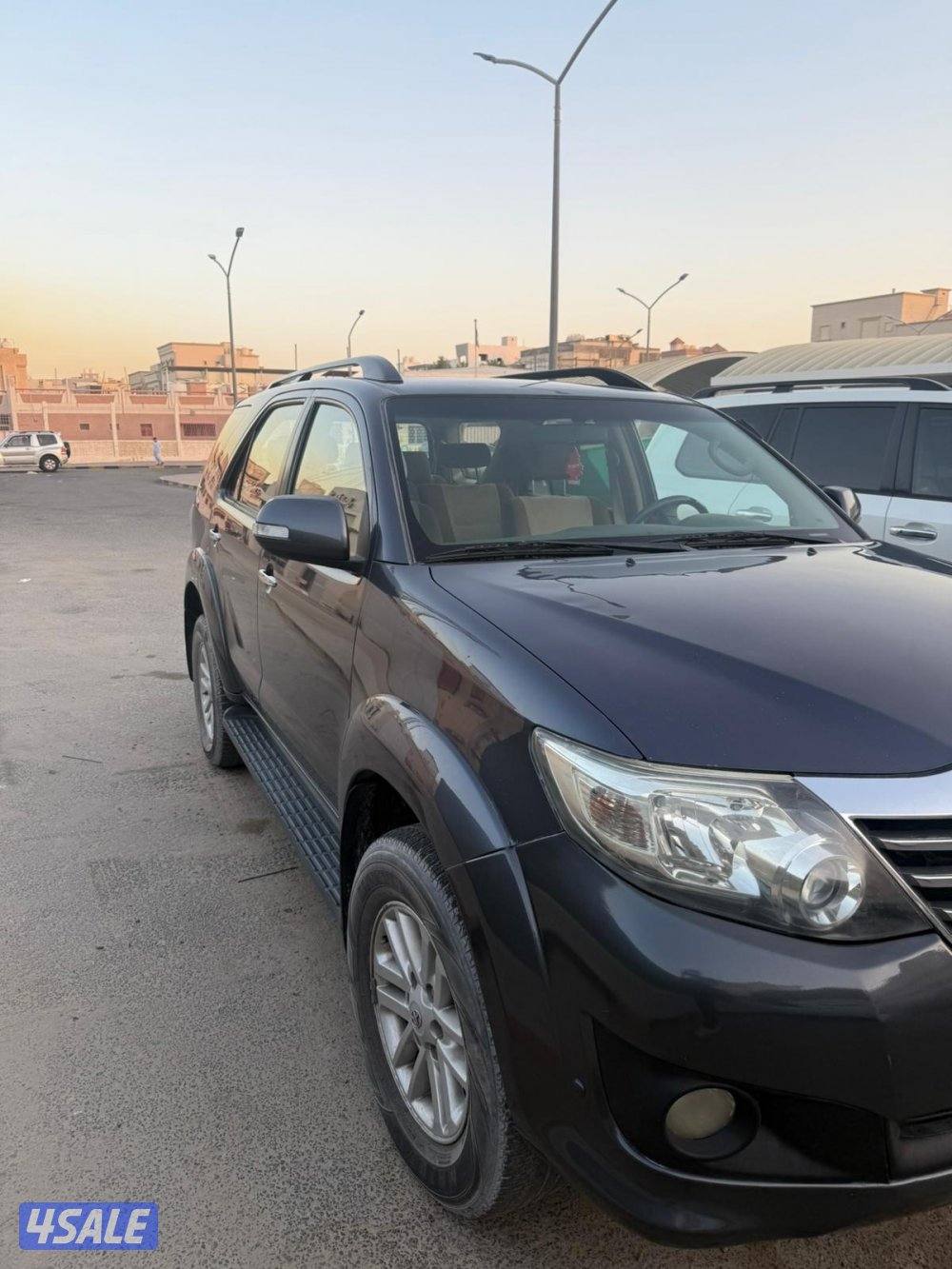 للبيع فورنتر موديل20134