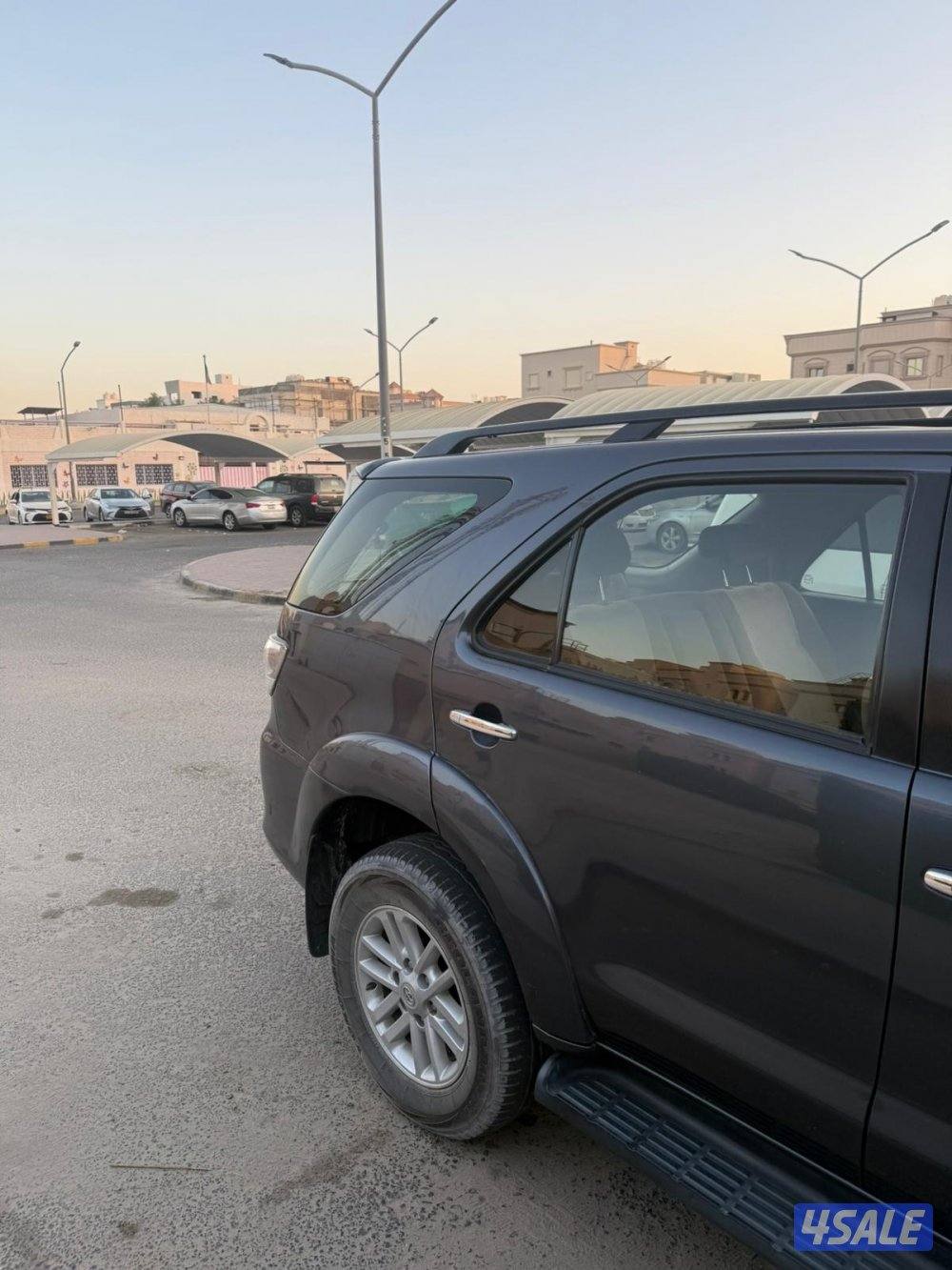 للبيع فورنتر موديل20137