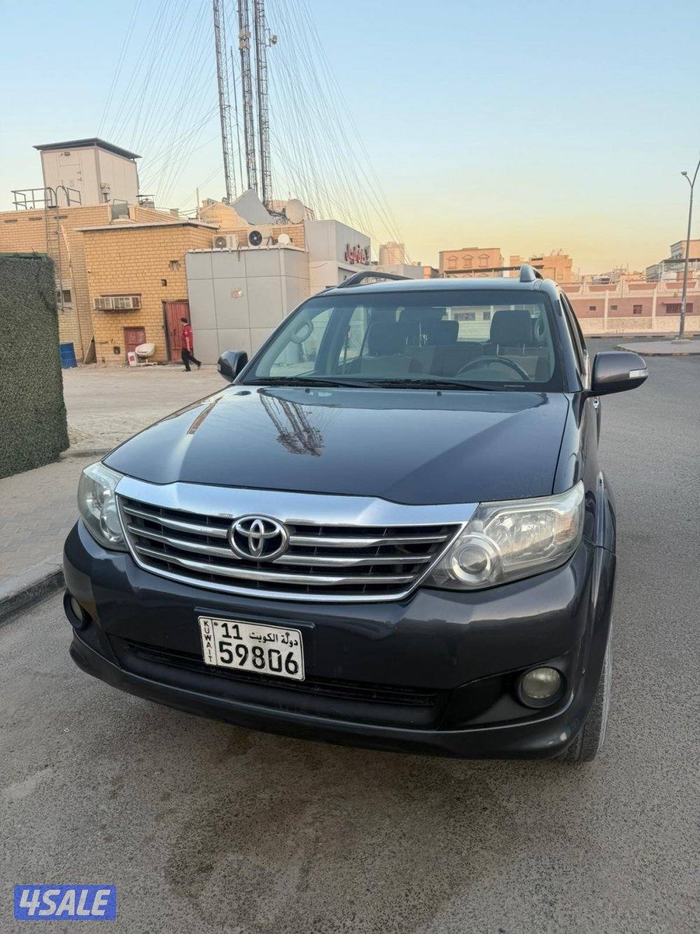 للبيع فورنتر موديل20138