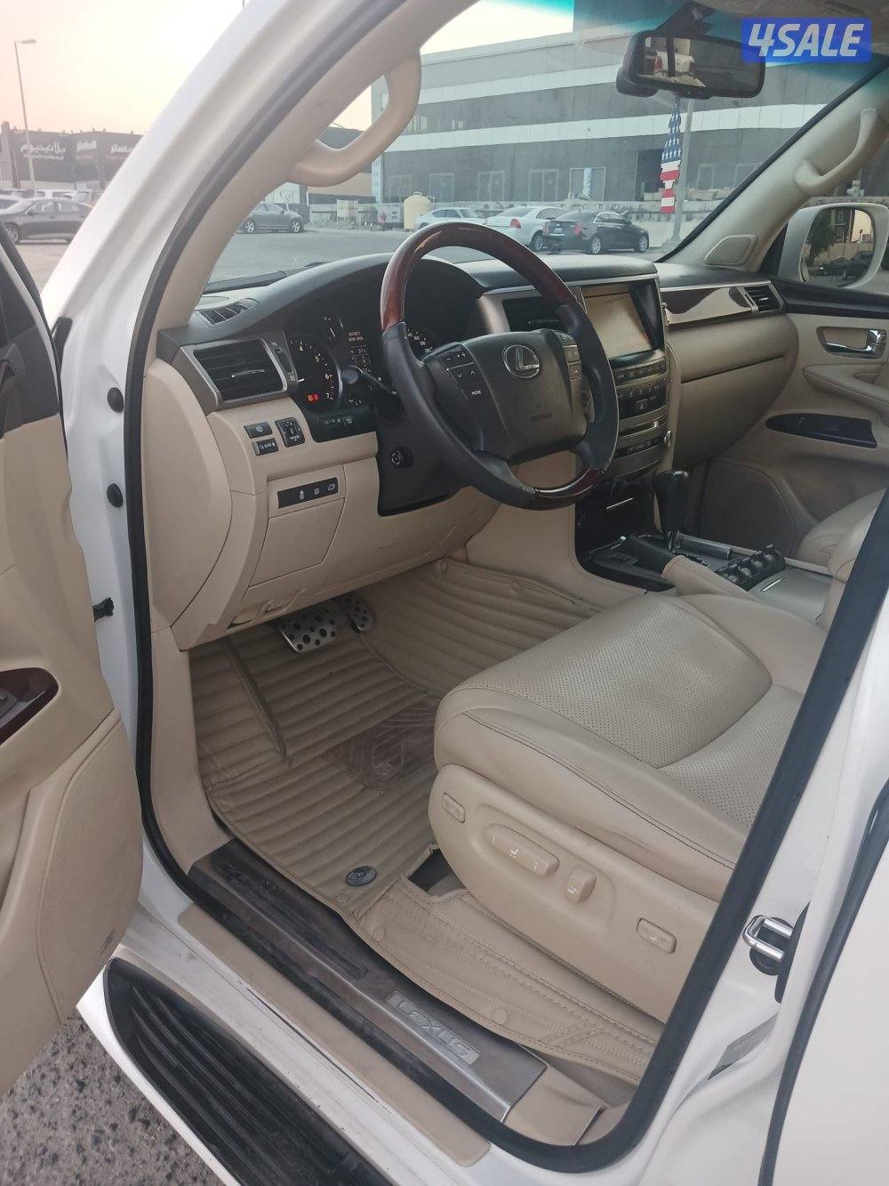 للبيع لكزس LX570 موديل ٢٠١٥7