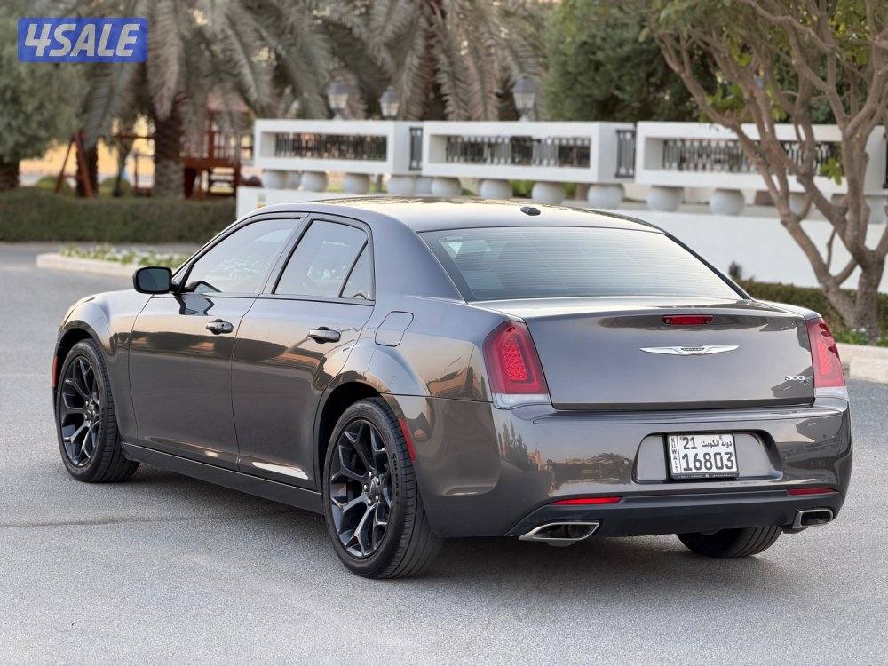 كرايزلر 300S بحالة الوكالة 20213