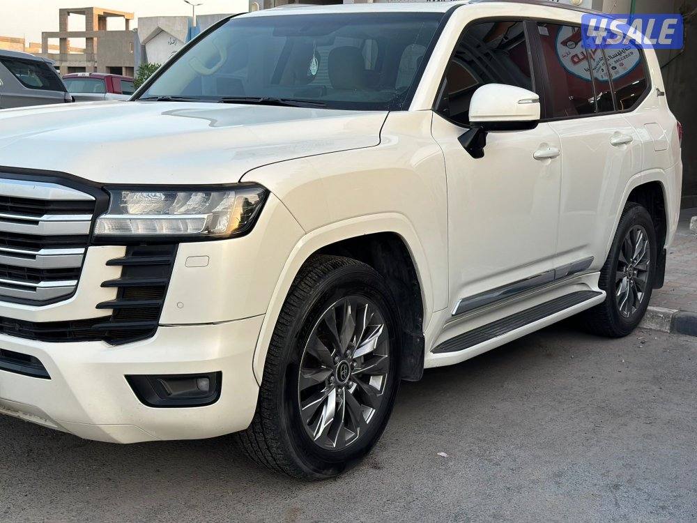 لاند كروزر GXR تون تيربو 2022 صبغ الوكالة بالكامل ماشي 262 الف كم0