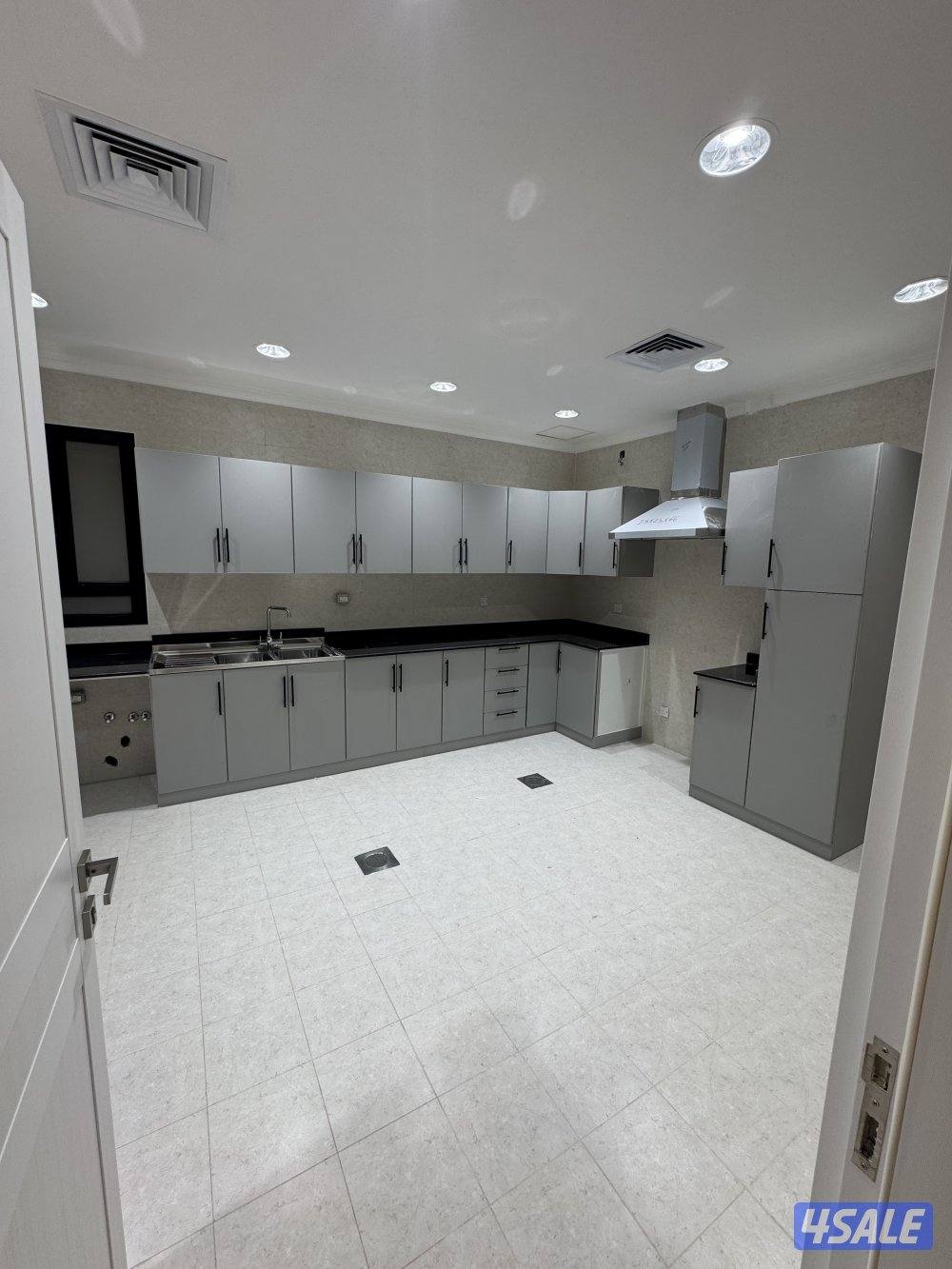 للإيجار دور اول جديد لم يسكن0