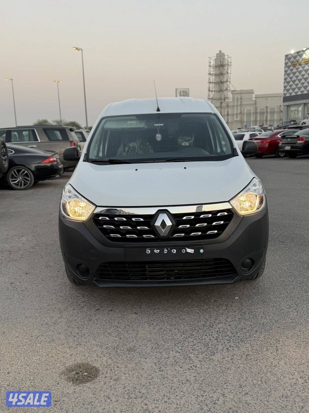 رينو دوكر حاله الوكاله ماشيه فقط ٢١٦٠0