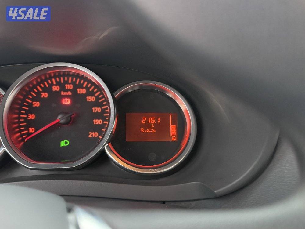 رينو دوكر حاله الوكاله ماشيه فقط ٢١٦٠4