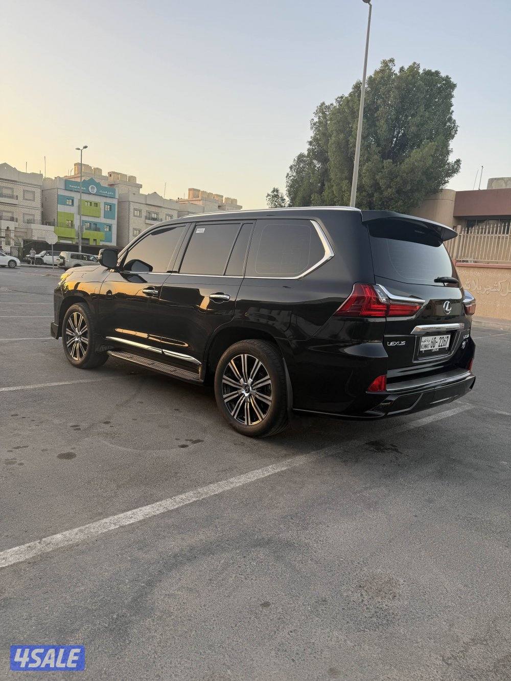 للبيع لكزس الدرجة الاولي سبورت2