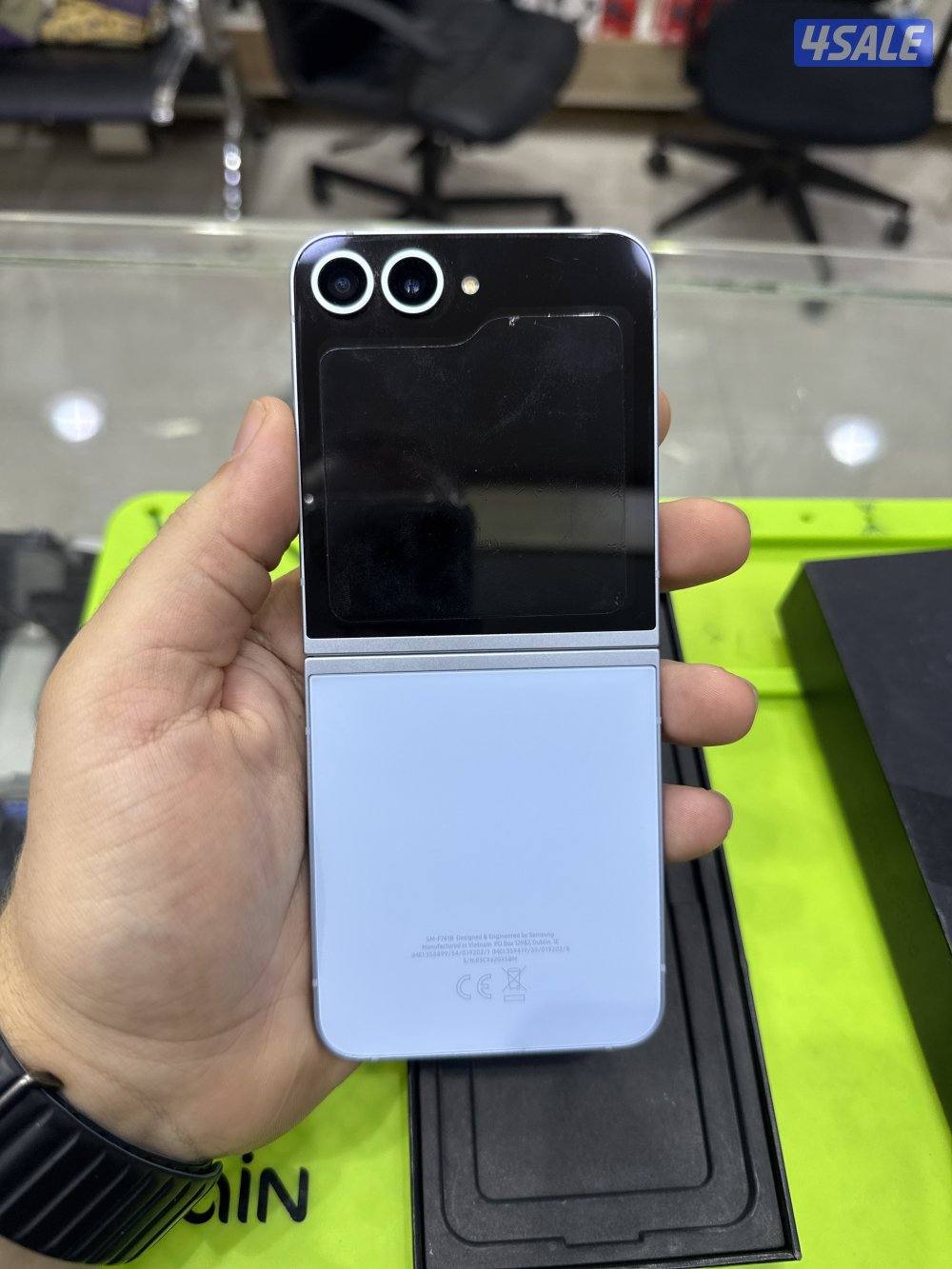 جلاكسي Z فليب 6 & Galaxy Z Flip 60